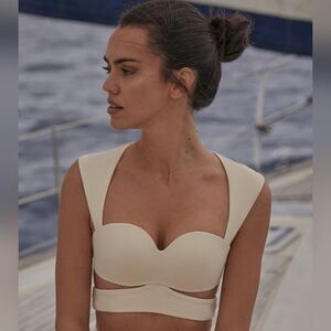 Wiskii Elegant Corset Sports Bra In Pure Vanilla